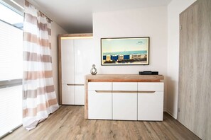 Casa clássico, 6 quartos | 4 quartos, individualmente mobiliados