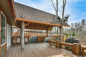 Terrace/patio - Steps to Private Beach! Family Home on Lake James (Nebo)