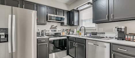 Fridge, microwave, stovetop, dishwasher