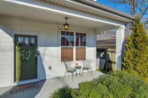 Exterior detail - Retro Disco Haven Near Downtown Nash! (Nashville)