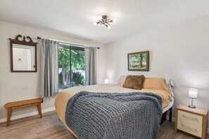 6 chambres, bureau, accès Internet, draps fournis