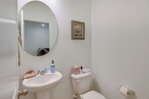 Hair dryer, towels - Beach, Eats, Shops! Sunny Stay By European Village (Palm Coast)