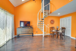 Interior - Pool Access & Near Beach! Golf Colony Resort Condo (Myrtle Beach)