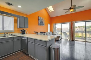 Interior - Pool Access & Near Beach! Golf Colony Resort Condo (Myrtle Beach)