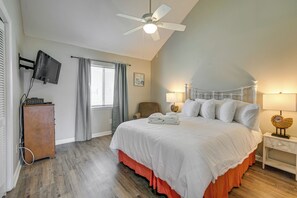 1 bedroom, iron/ironing board, Internet, bed sheets - Pool Access & Near Beach! Golf Colony Resort Condo (Myrtle Beach)