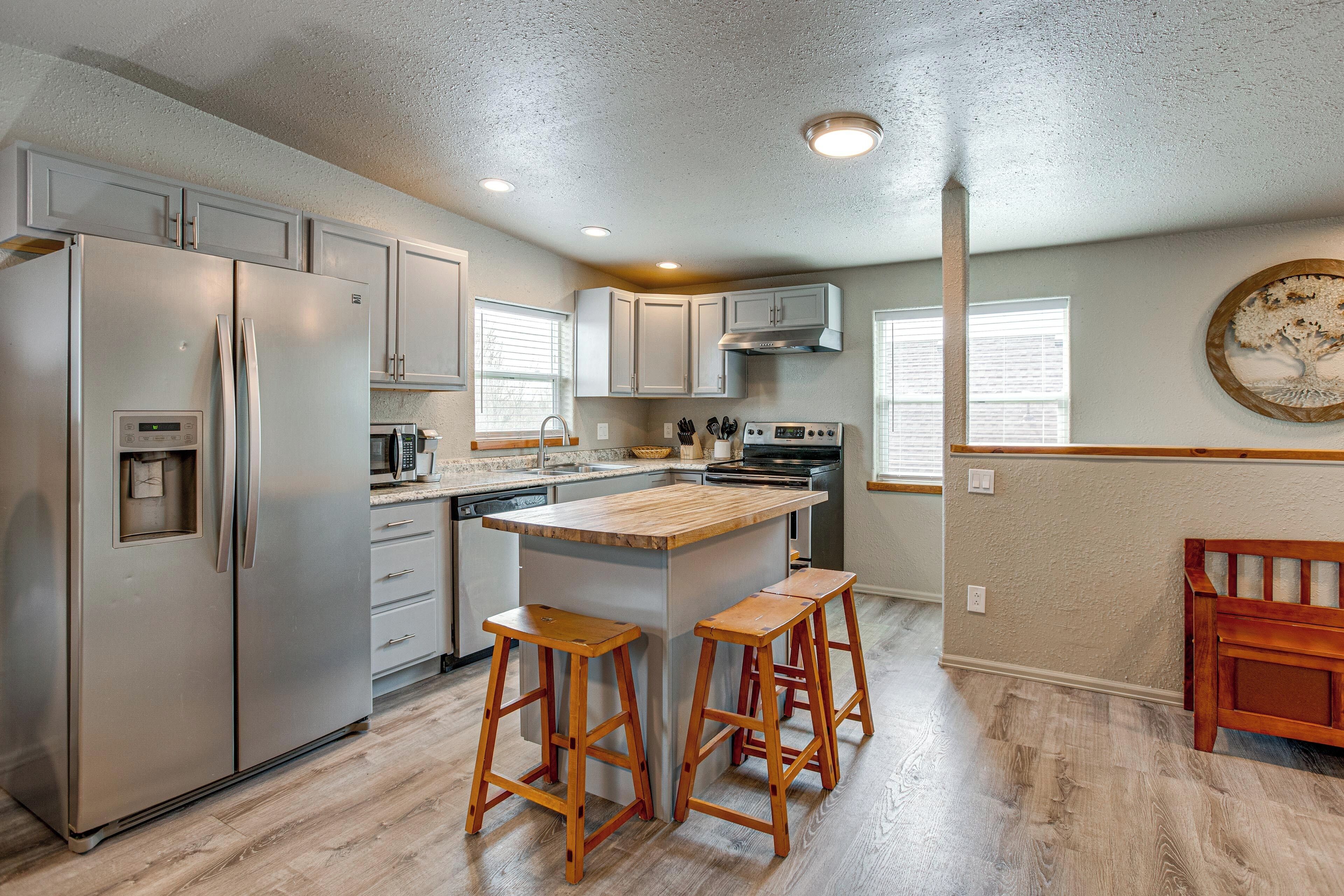 Fridge, microwave, stovetop, dishwasher