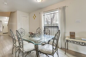 Dining - Ideal Location 4 Mi to Med Center! Houston Duplex (Houston)