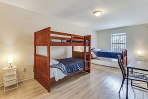 4 bedrooms, Internet, bed sheets - Ideal Location 4 Mi to Med Center! Houston Duplex (Houston)