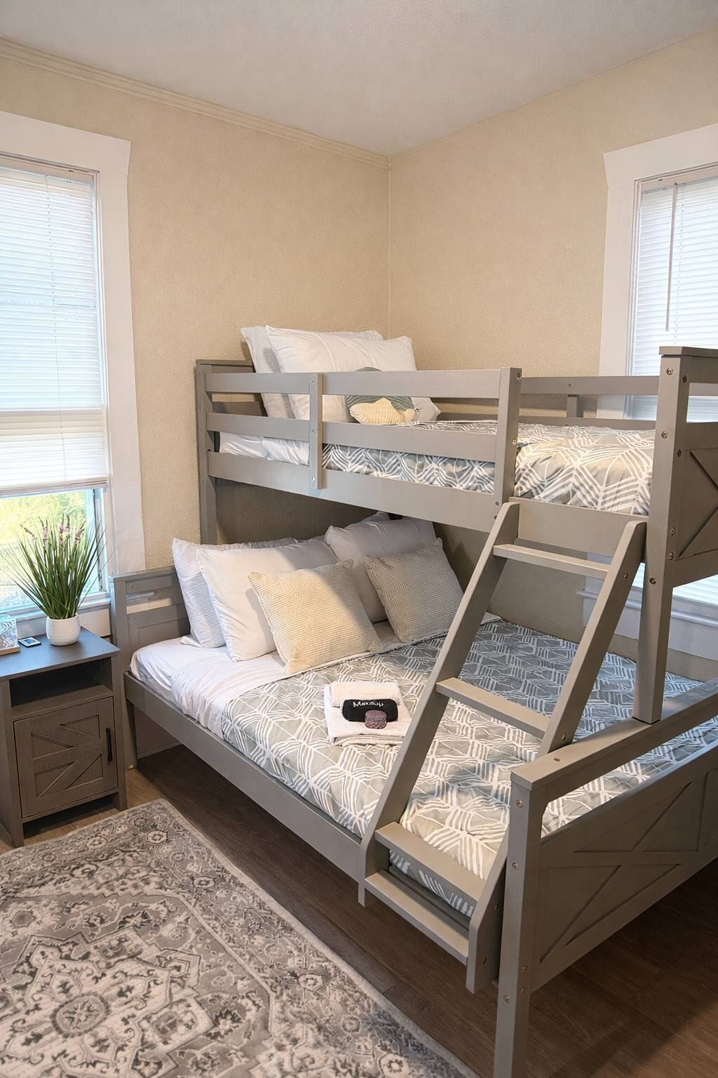 2 habitaciones, escritorio, wifi gratis y ropa de cama 