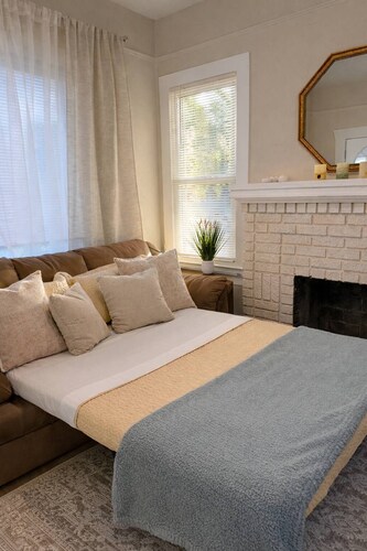 Family Coffee House, Pet Friendly & Private Yard