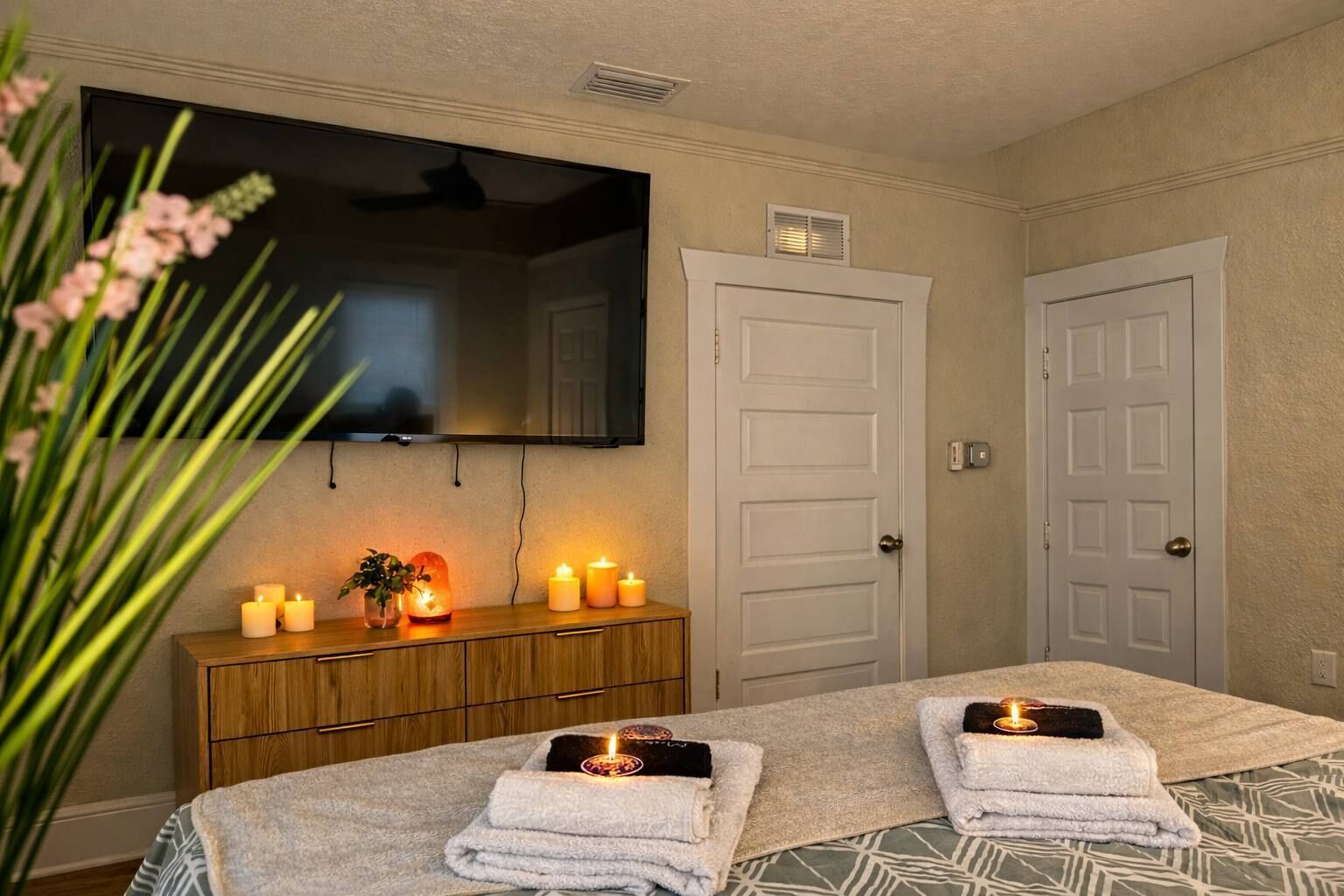 2 bedrooms, desk, free WiFi, bed sheets