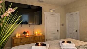 2 bedrooms, desk, free WiFi, bed sheets