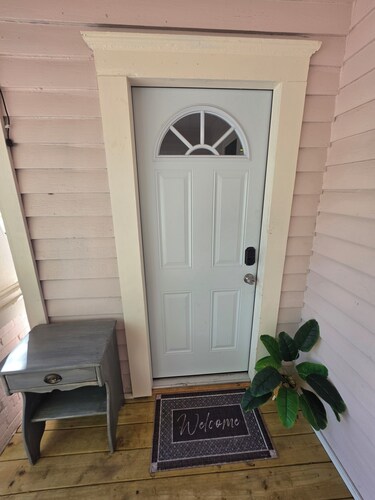 Family Coffee House, Pet Friendly & Private Yard