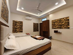Comfort Single Room, Balcony, City View - Maruti Nandan Guest House  (Varanasi)