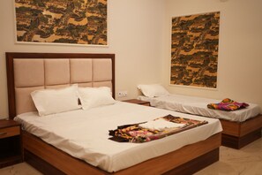 Comfort Single Room, Balcony, City View - Maruti Nandan Guest House  (Varanasi)