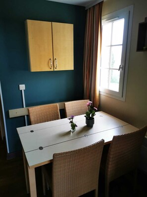 Dining - Cap Esterel, sea view apartment with air conditioning, near swimming pool, padel and golf course (Saint-Raphaël)