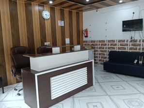Lobby - Premji Hotel And Restaurant (Phata)