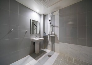 Family Triple Room | Bathroom -  Prima Hotel (Seosan)