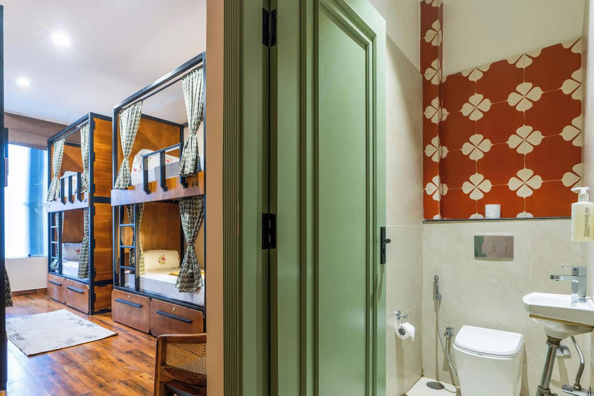Deluxe 8 Bed Mixed Dorm