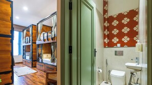 Classic Shared Dormitory | Bathroom - Zo Selections Jaipur by Zostel (Jaipur)