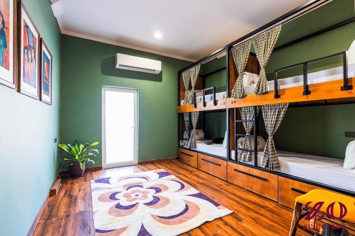 Deluxe 4 Bed Mixed Dorm (with balcony)