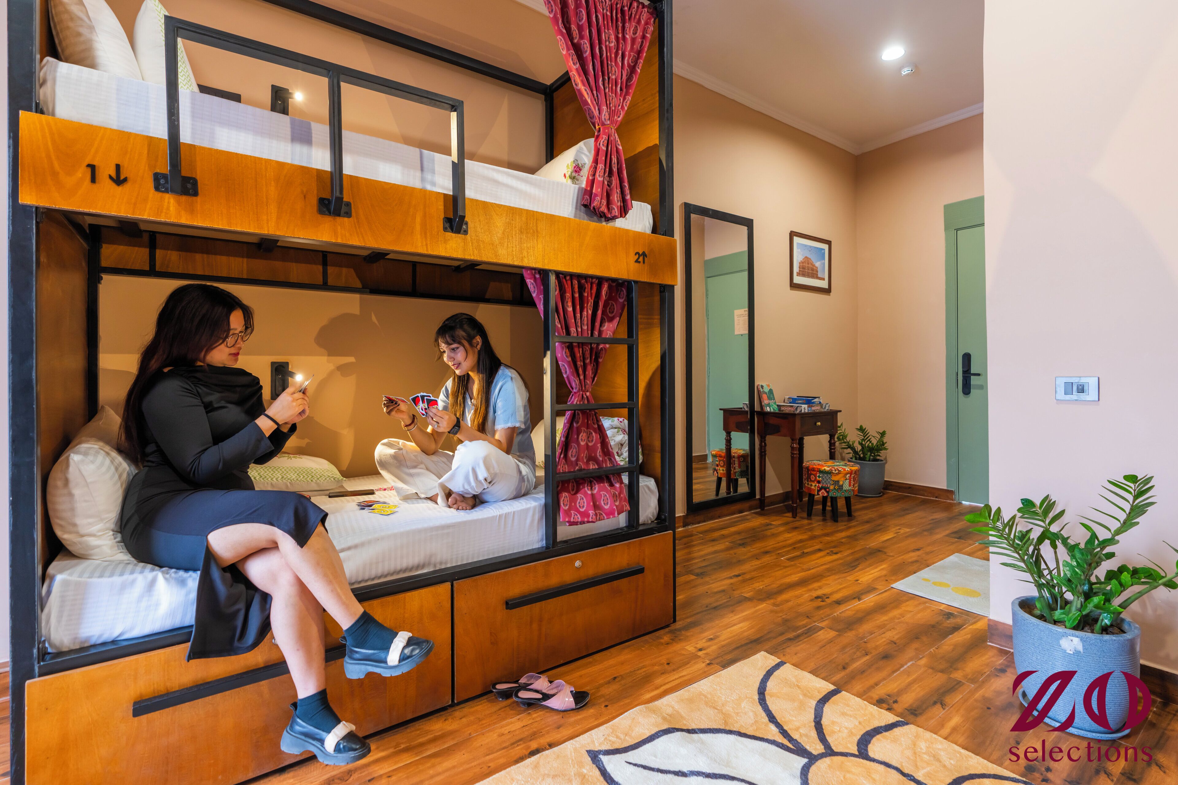 Phòng tập thể tiện nghi đơn giản, ban công