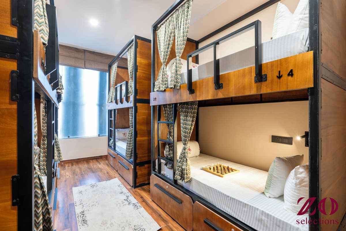 Deluxe 8 Bed Mixed Dorm