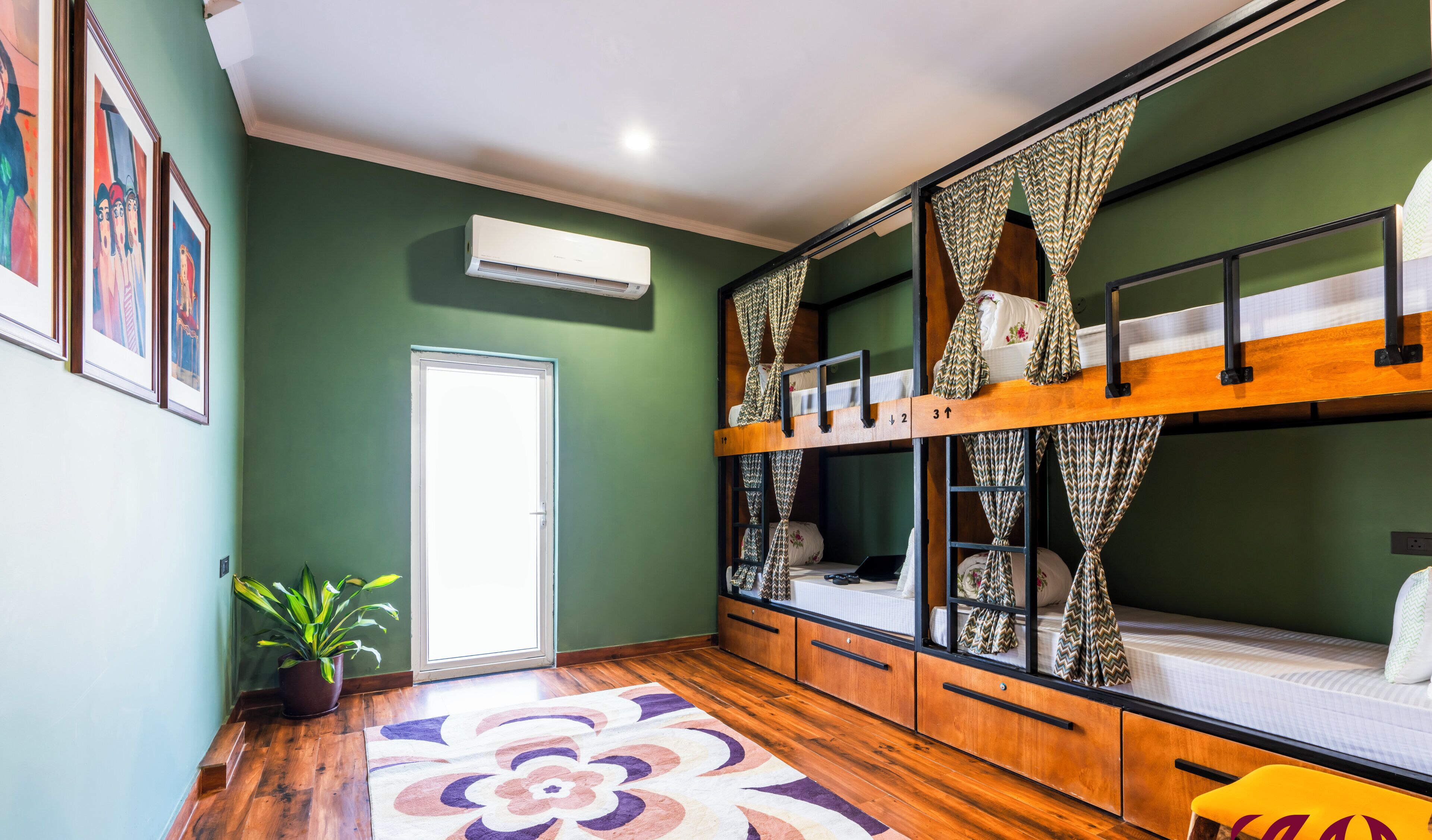 Deluxe 4 Bed Mixed Dorm (with balcony) | Free WiFi