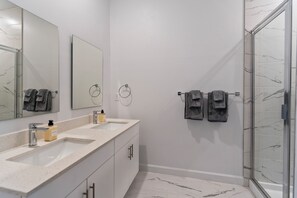 Hair dryer, towels, soap, toilet paper - Costa 5BD Reunion Pool Thing 1 - Themed - Spacious (Davenport)