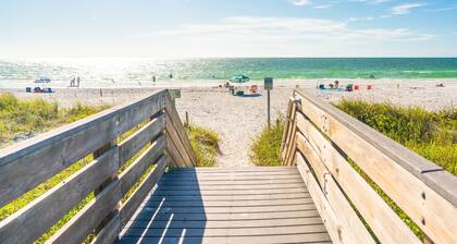 Spacious 2.5bedroom condo in perfect Indian Shores in Prime location!