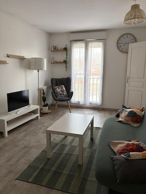 Living area - 2-room apartment ideally located: walk to the train station/Villepinte/CDG/Paris exhibition center (Aulnay-sous-Bois)