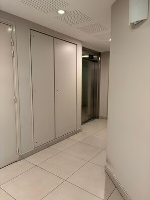 Interior - 2-room apartment ideally located: walk to the train station/Villepinte/CDG/Paris exhibition center (Aulnay-sous-Bois)