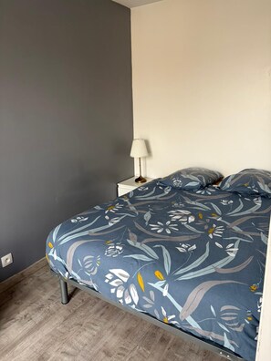 1 bedroom, iron/ironing board, travel cot, free WiFi - 2-room apartment ideally located: walk to the train station/Villepinte/CDG/Paris exhibition center (Aulnay-sous-Bois)