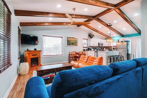 TV, offices - Greek Spa • Private Acreage • Stonefire pizza oven (Front Royal)