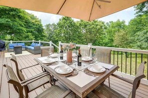 Outdoor dining - Private Retreat, Greek Spa, Stonefire pizza oven (Front Royal)