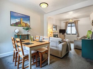 Dining - 3 bedroom accommodation in Loftus, near Staithes (Loftus, near Staithes)