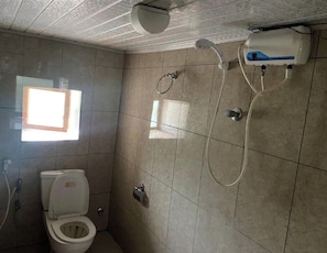 Basic Single Room | Bathroom