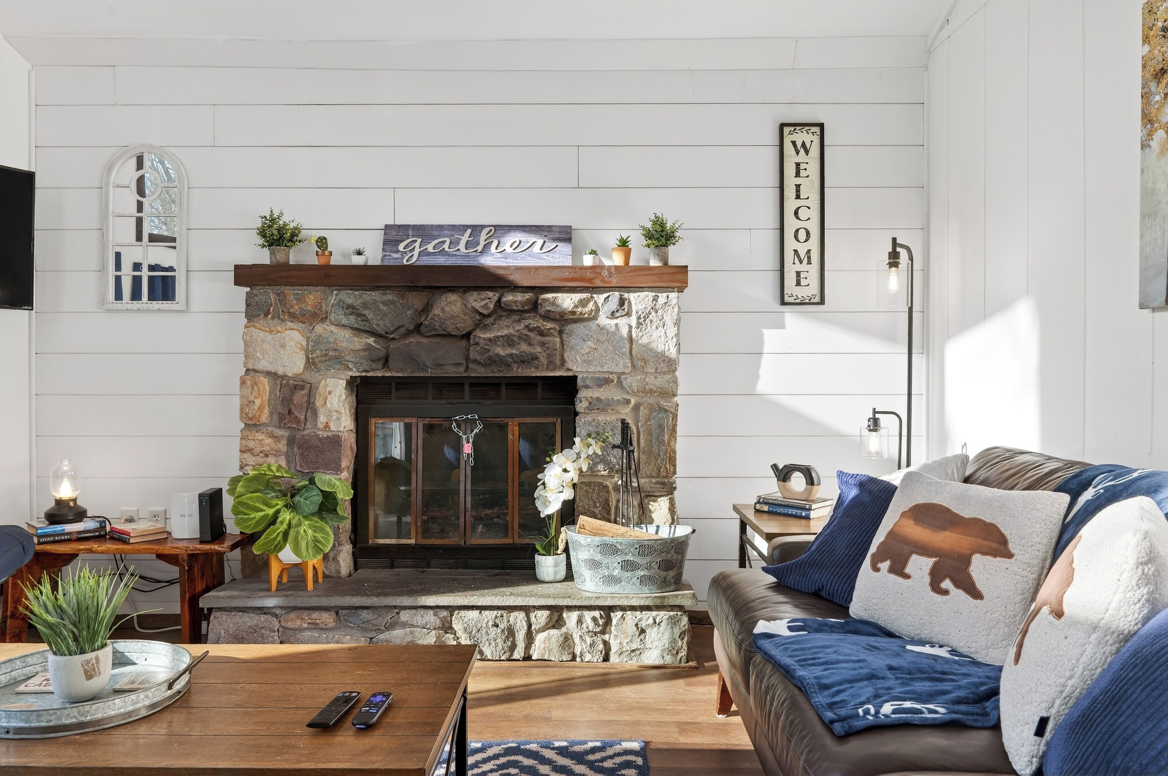 Wooded Poconos Cabin + Firepit + Large Deck + Near Big Boulder & Hickory Run - Jim Thorpe, PA