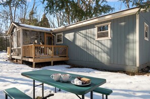 Outdoor dining - Wooded Poconos Cabin + Firepit + Large Deck + Near Big Boulder & Hickory Run (Albrightsville)