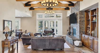 Sunriver Retreat + Hot Tub + Game Room + Near Golf + Trails | Mulligan Estate