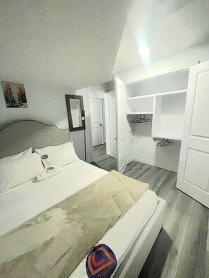 2 bedrooms, iron/ironing board, internet, bed sheets - A place of refuge and comfort (Edmonton)