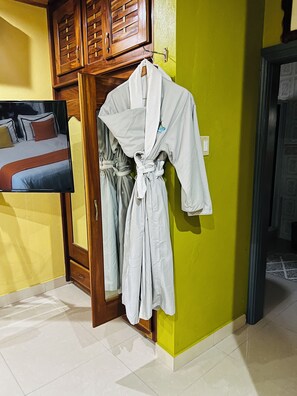 Deluxe Double Room, Garden View | Premium bedding, bed sheets - Windbreak Villa  (Buff Bay)