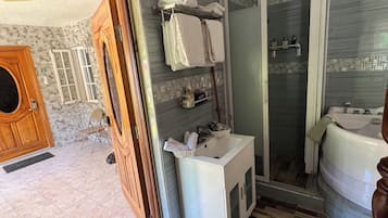 Deluxe-suite - balkon - udsigt til have | Badeværelse