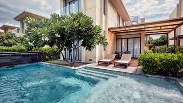 Beachfront 3 bedroom Pool Villa