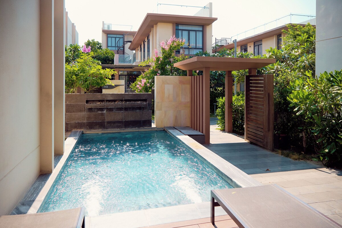 Private pool