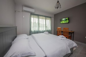 In-room safe, desk, laptop workspace, blackout curtains - Aerial Hotel & SPA (Vlore)