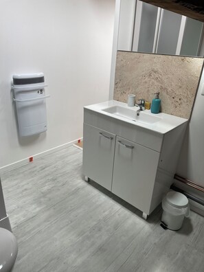 Bathroom - Vrbo Property (Nedde)
