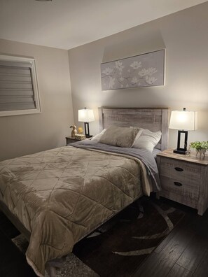 Room - Comfortable City Home (Mississauga)