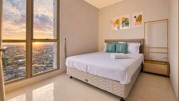 Apartment, 3 Bedrooms, City View | Desk, iron/ironing board, free WiFi