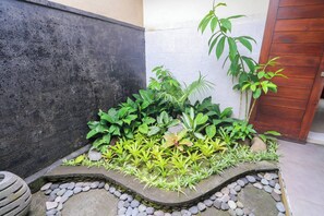 Chambre, 1 chambre, fumeur, patio | Terrain de l’hébergement 